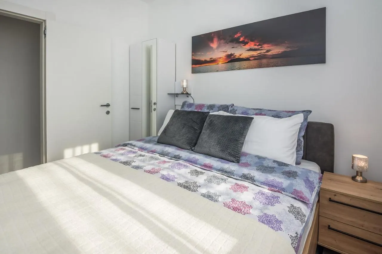 Deluxe Apartments Glamour Fantastic Sea View Near The Beach - By Ta Leut Agency Vir