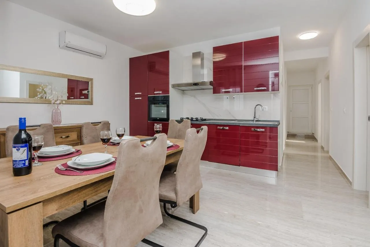 Deluxe Apartments Glamour Fantastic Sea View Near The Beach - By Ta Leut Agency Vir