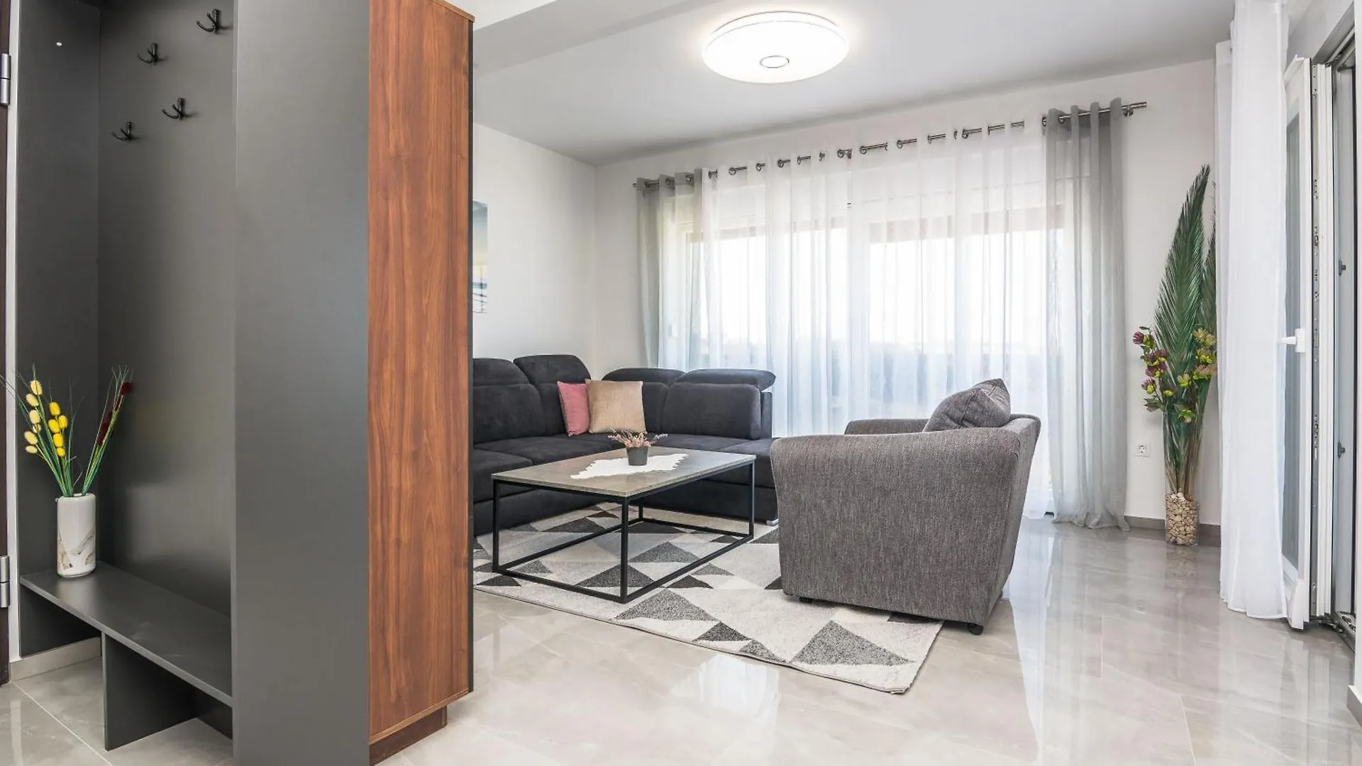 Deluxe Apartments Glamour Fantastic Sea View Near The Beach - By Ta Leut Agency Vir