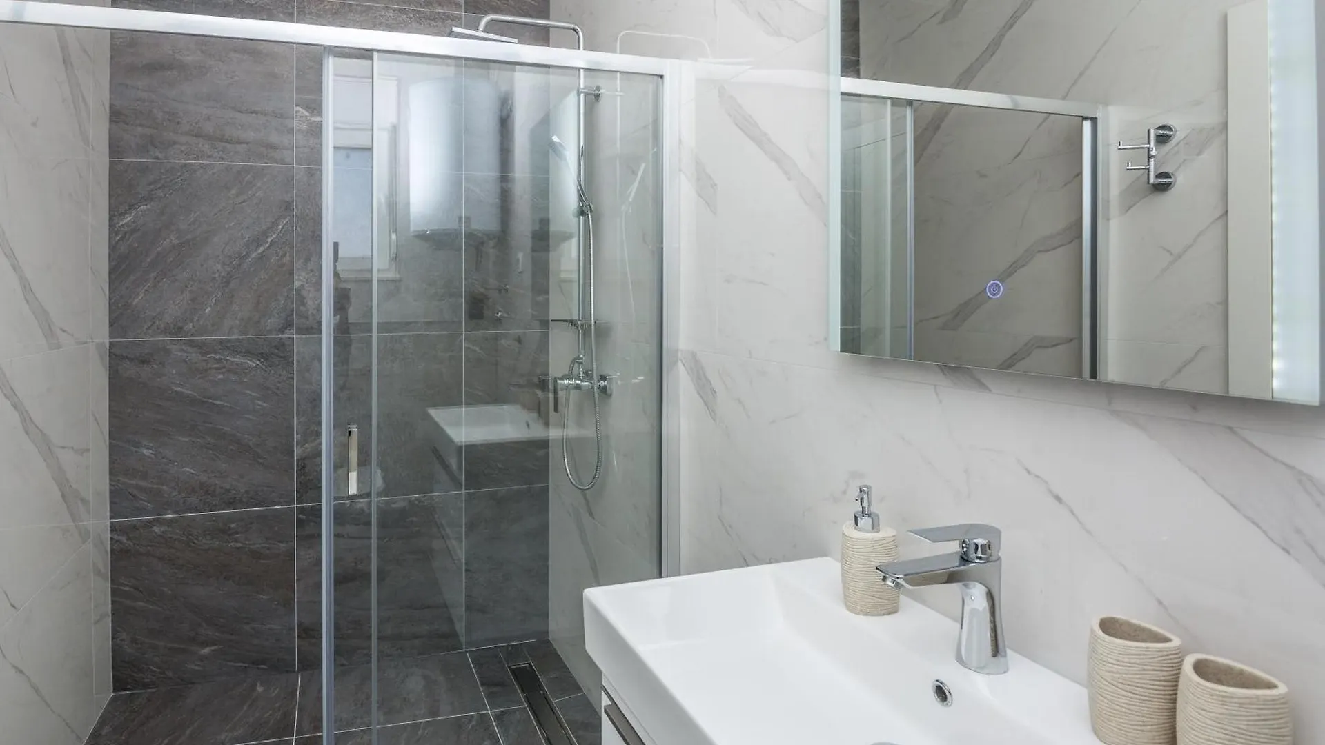 Deluxe Apartments Glamour Fantastic Sea View Near The Beach - By Ta Leut Agency Vir