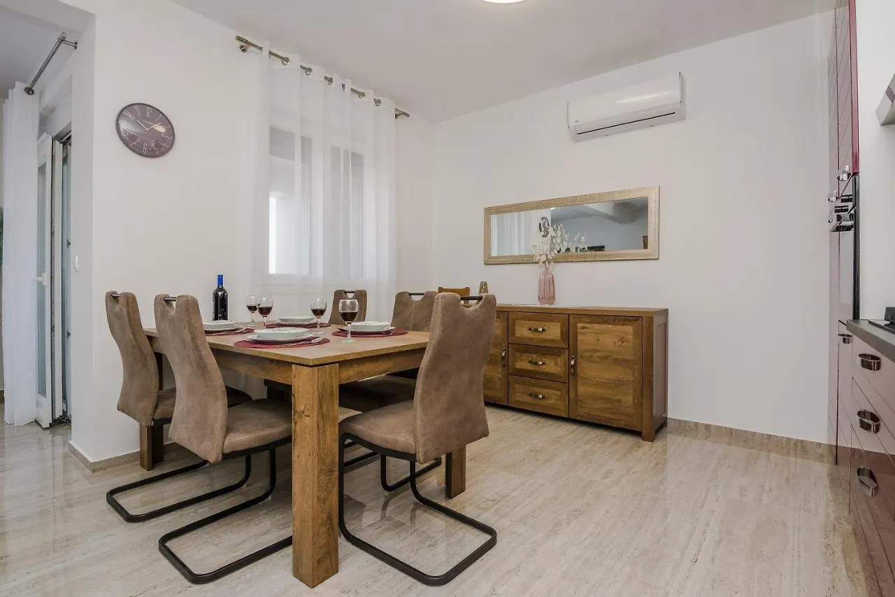 Deluxe Apartments Glamour Fantastic Sea View Near The Beach - By Ta Leut Agency Vir 0*,