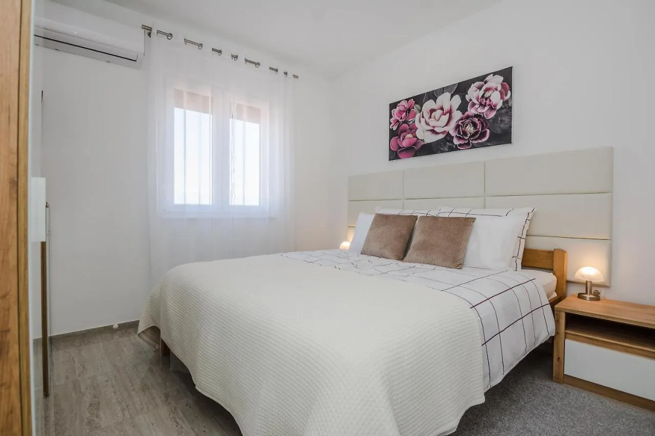 Deluxe Apartments Glamour Fantastic Sea View Near The Beach - By Ta Leut Agency Vir