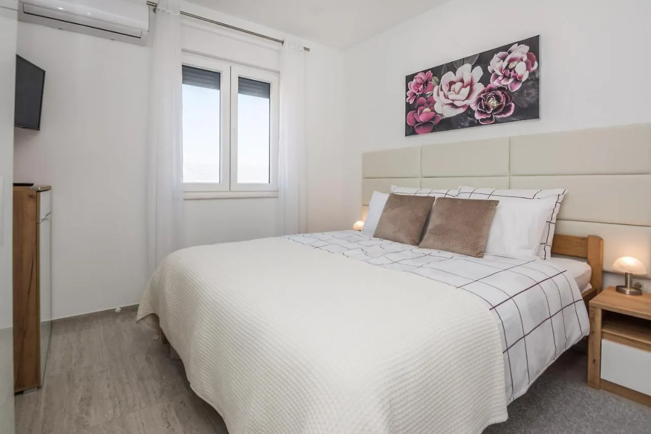 Deluxe Apartments Glamour Fantastic Sea View Near The Beach - By Ta Leut Agency Vir