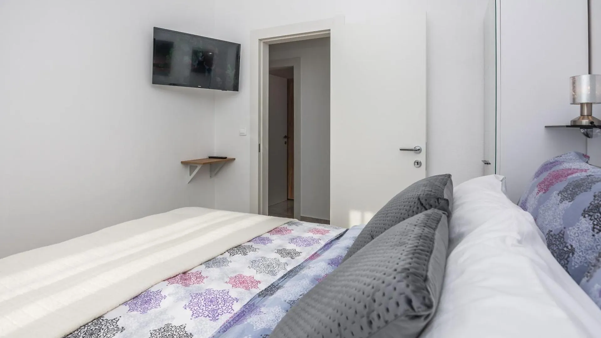 Deluxe Apartments Glamour Fantastic Sea View Near The Beach - By Ta Leut Agency Vir