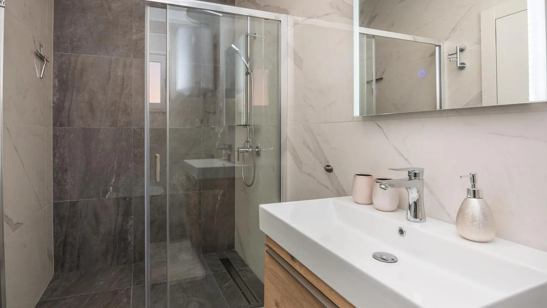 Deluxe Apartments Glamour Fantastic Sea View Near The Beach - By Ta Leut Agency Vir 0*,  Croazia