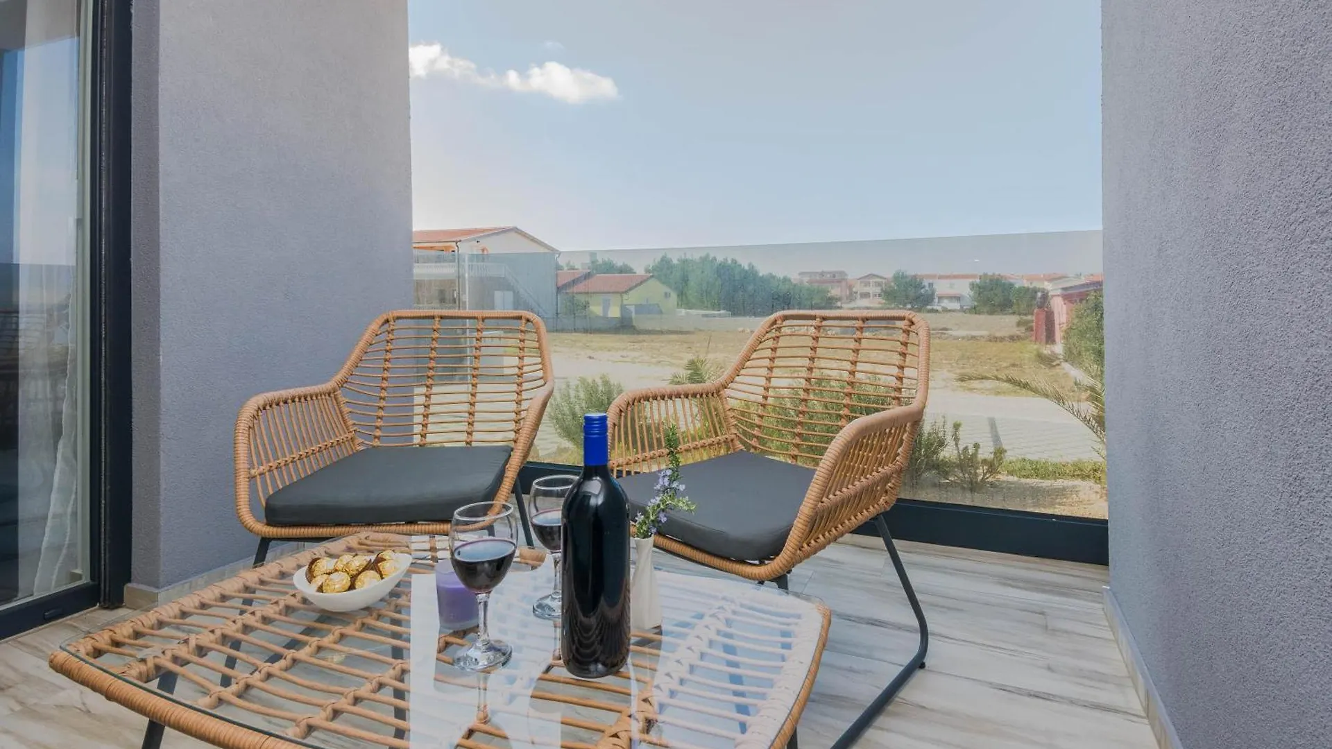 Deluxe Apartments Glamour Fantastic Sea View Near The Beach - By Ta Leut Agency Vir