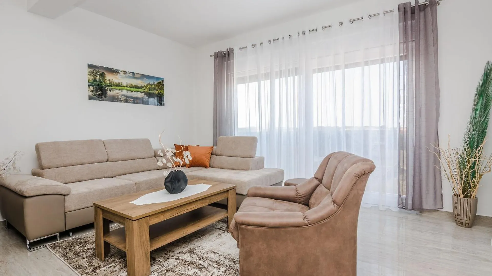 Deluxe Apartments Glamour Fantastic Sea View Near The Beach - By Ta Leut Agency Vir
